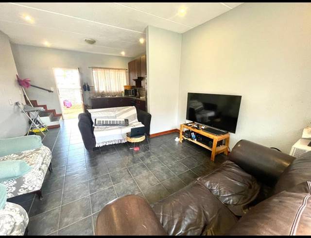 2 BEDROOM TOWNHOUSE FOR SALE IN BAILLIE PARK